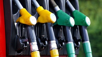 Mennyi benzin maradjon a bérelt autóban?